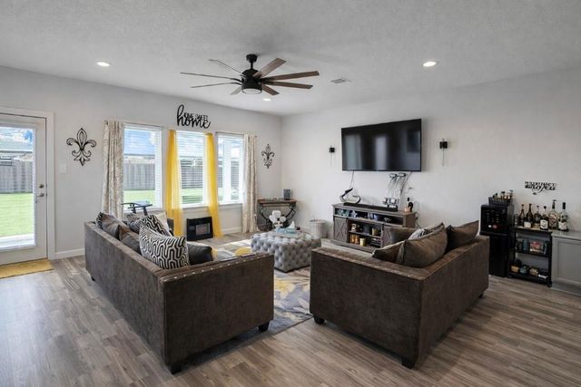 7722 Caspian Ranch Drive, Rosharon, TX 77583