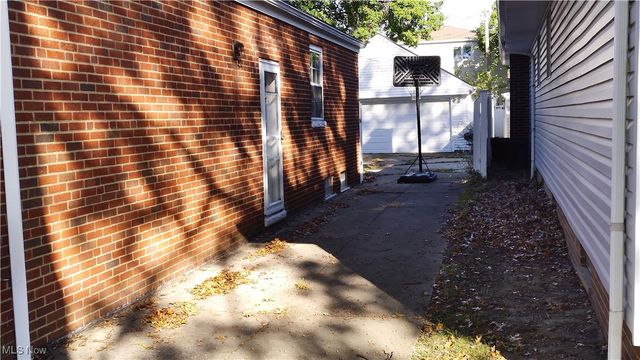 6189 W 54th Street, Parma, OH 44129