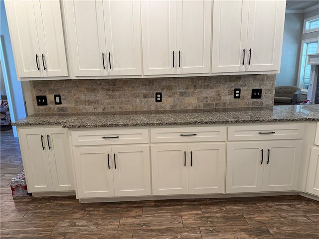 301 N Stone Mountain Circle, Alma, AR 72921