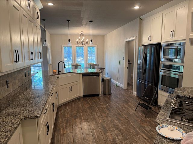 301 N Stone Mountain Circle, Alma, AR 72921