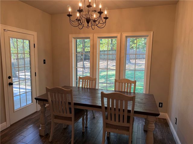 301 N Stone Mountain Circle, Alma, AR 72921