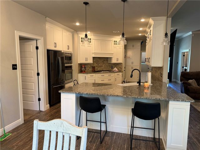 301 N Stone Mountain Circle, Alma, AR 72921