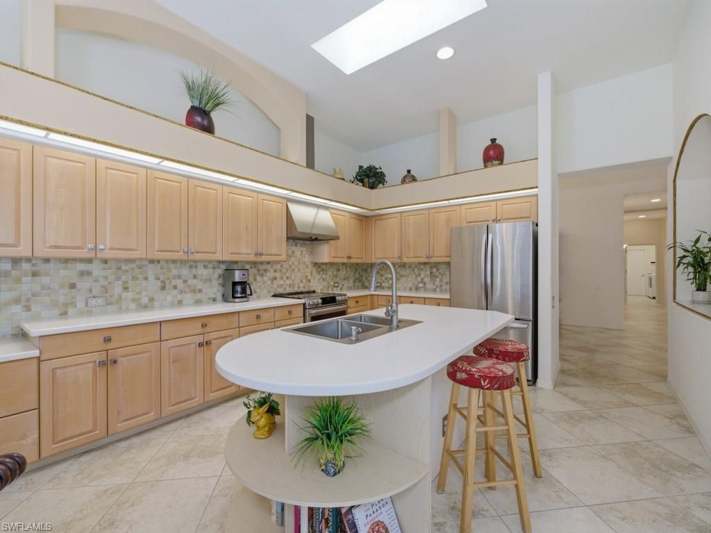 5835 Persimmon WAY, NAPLES, FL 34110 — photo 2