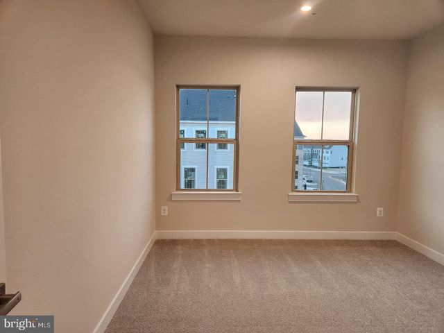 24159 PISSARRO DR, Sterling, VA 20166