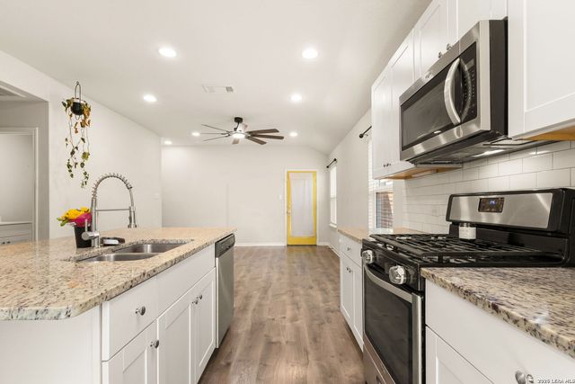 338 Northshore Trail, New Braunfels, TX 78130