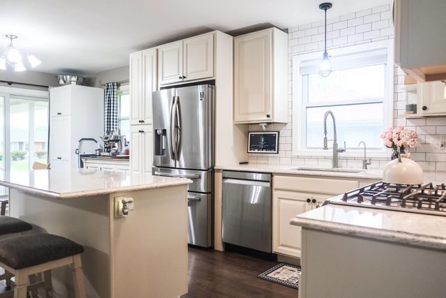 207 Hartway Court, Montgomery, IL 60538