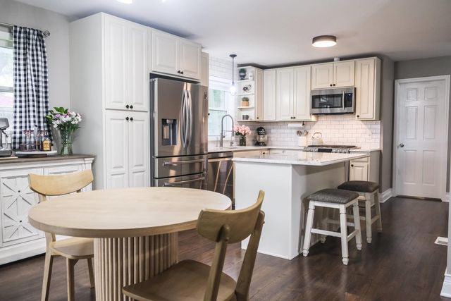 207 Hartway Court, Montgomery, IL 60538