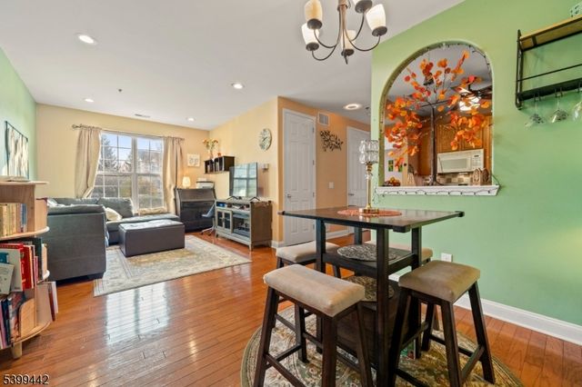 223 Windmill Ct, Lopatcong Twp., NJ 08865