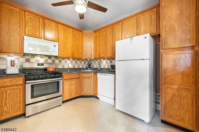 223 Windmill Ct, Lopatcong Twp., NJ 08865