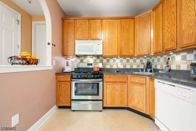 223 Windmill Ct, Lopatcong Twp., NJ 08865