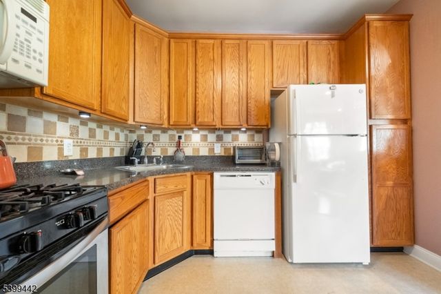 223 Windmill Ct, Lopatcong Twp., NJ 08865