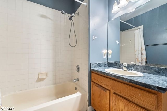 223 Windmill Ct, Lopatcong Twp., NJ 08865