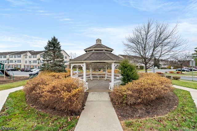 223 Windmill Ct, Lopatcong Twp., NJ 08865