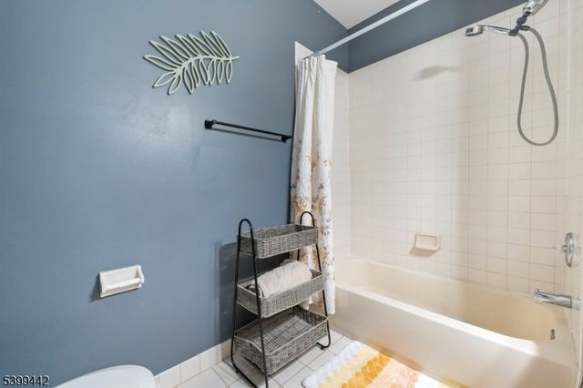 223 Windmill Ct, Lopatcong Twp., NJ 08865