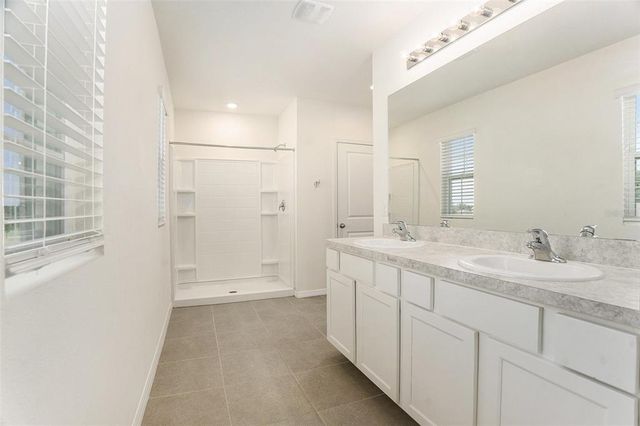 6967 SILVERADO RANCH BOULEVARD, Zephyrhills, FL 33541