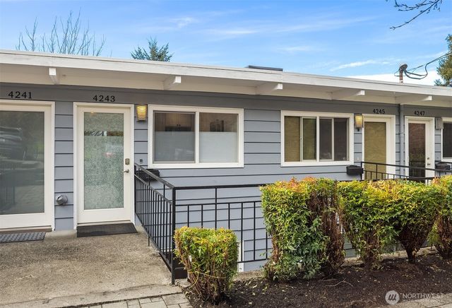 4243 Palatine Avenue N, Seattle, WA 98103