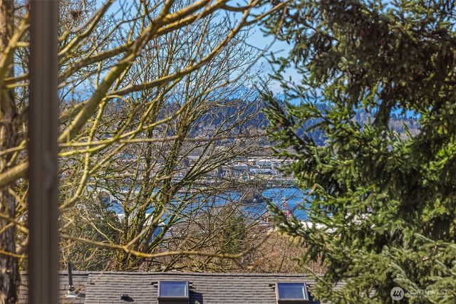 4243 Palatine Avenue N, Seattle, WA 98103