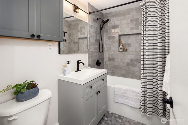 4243 Palatine Avenue N, Seattle, WA 98103