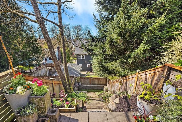 4243 Palatine Avenue N, Seattle, WA 98103