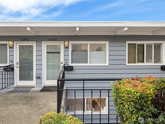 4243 Palatine Avenue N, Seattle, WA 98103