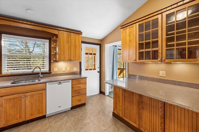 111 Indian Head Rd, Framingham, MA 01701