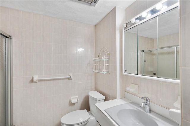 111 Indian Head Rd, Framingham, MA 01701