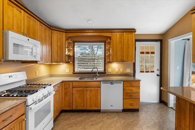 111 Indian Head Rd, Framingham, MA 01701