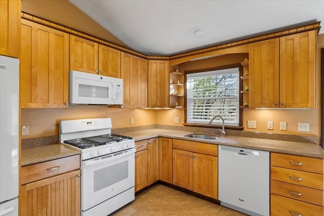 111 Indian Head Rd, Framingham, MA 01701