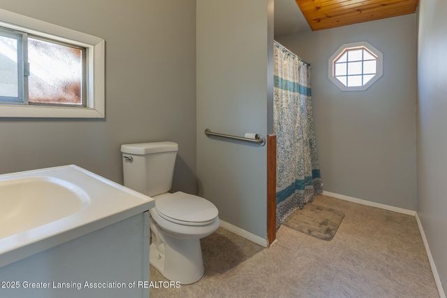 1432 Redwood Street, Lansing, MI 48915