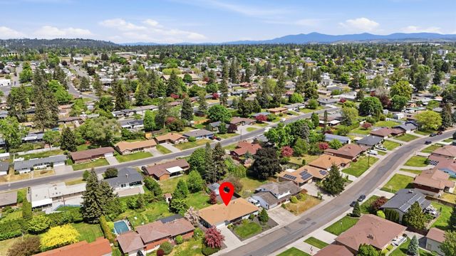2004 W Courtland Ave, Spokane, WA 99205