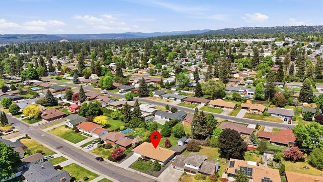 2004 W Courtland Ave, Spokane, WA 99205