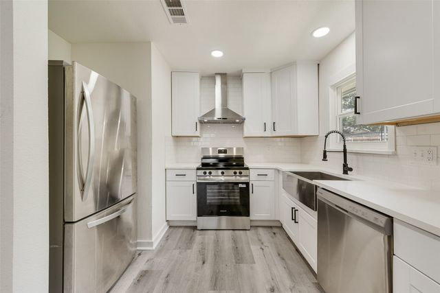 505 W Linden Street, Ennis, TX 75119