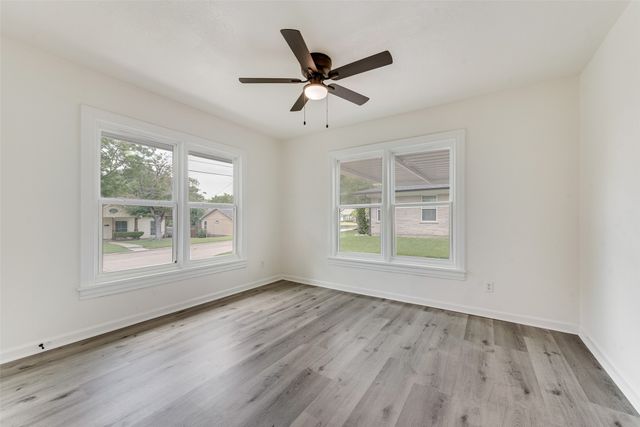 505 W Linden Street, Ennis, TX 75119