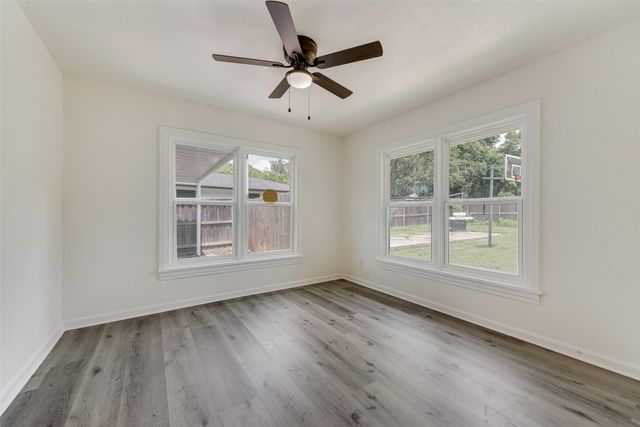 505 W Linden Street, Ennis, TX 75119