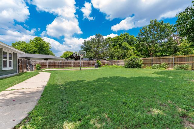 505 W Linden Street, Ennis, TX 75119