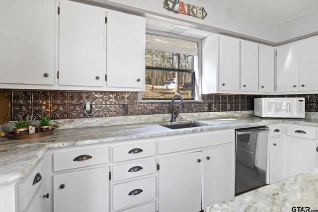 203 King Laurence, Scroggins, TX 75480