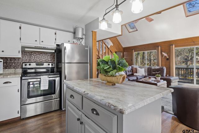 203 King Laurence, Scroggins, TX 75480