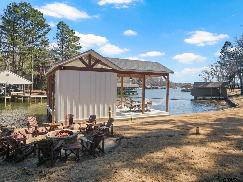 203 King Laurence, Scroggins, TX 75480