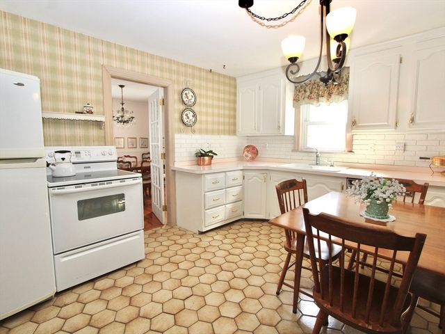 44 Ayrshire Rd, Worcester, MA 01604