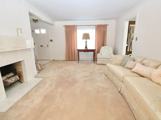 44 Ayrshire Rd, Worcester, MA 01604