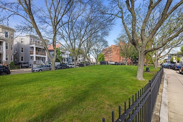 28 Edison Grn 2, Boston, MA 02125
