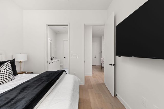 800 Embassy DR 113, Austin, TX 78702