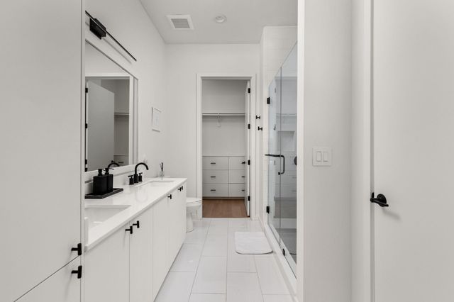 800 Embassy DR 113, Austin, TX 78702