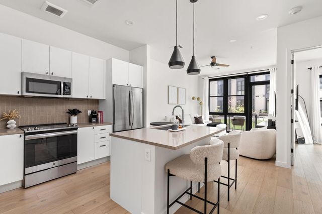 800 Embassy DR 113, Austin, TX 78702