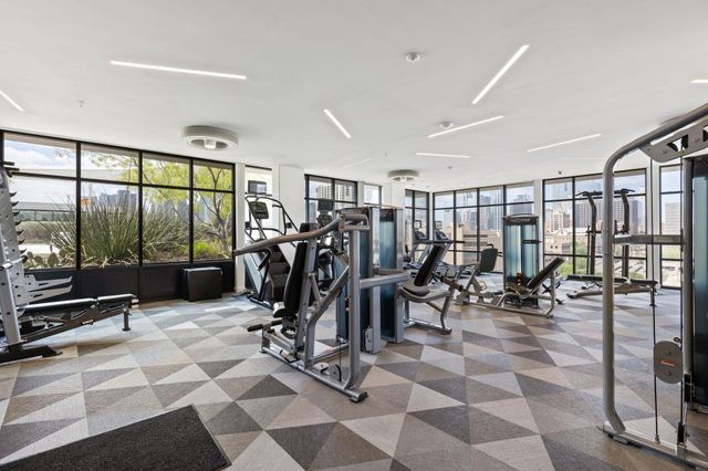 800 Embassy DR 113, Austin, TX 78702