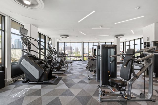 800 Embassy DR 113, Austin, TX 78702