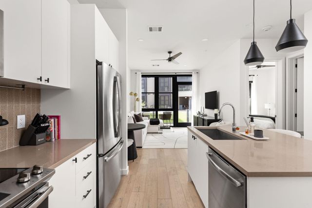 800 Embassy DR 113, Austin, TX 78702