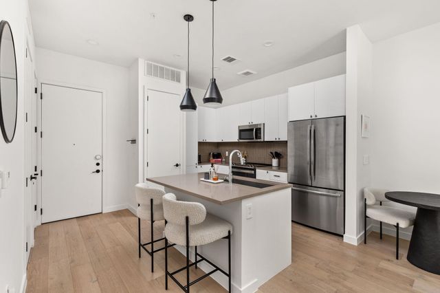 800 Embassy DR 113, Austin, TX 78702