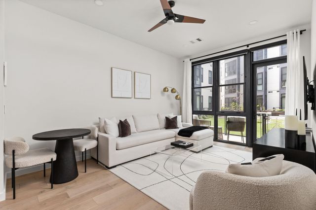 800 Embassy DR 113, Austin, TX 78702