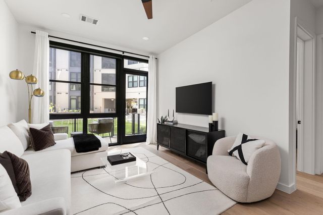 800 Embassy DR 113, Austin, TX 78702